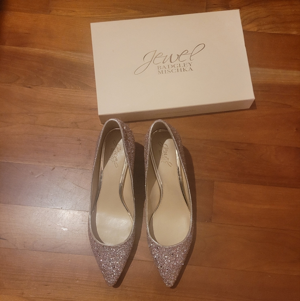 Dressy women's RoseGold kitten heels shoes. Size 9.5, by Jewel Badgley Mischka.
